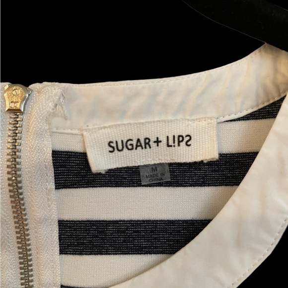 SUGAR LIPS, NWOT, BLACK & WHITE STRIPE, CROP TOP. HALF BELL SLEEVE. SIZE M. - Picture 3 of 4